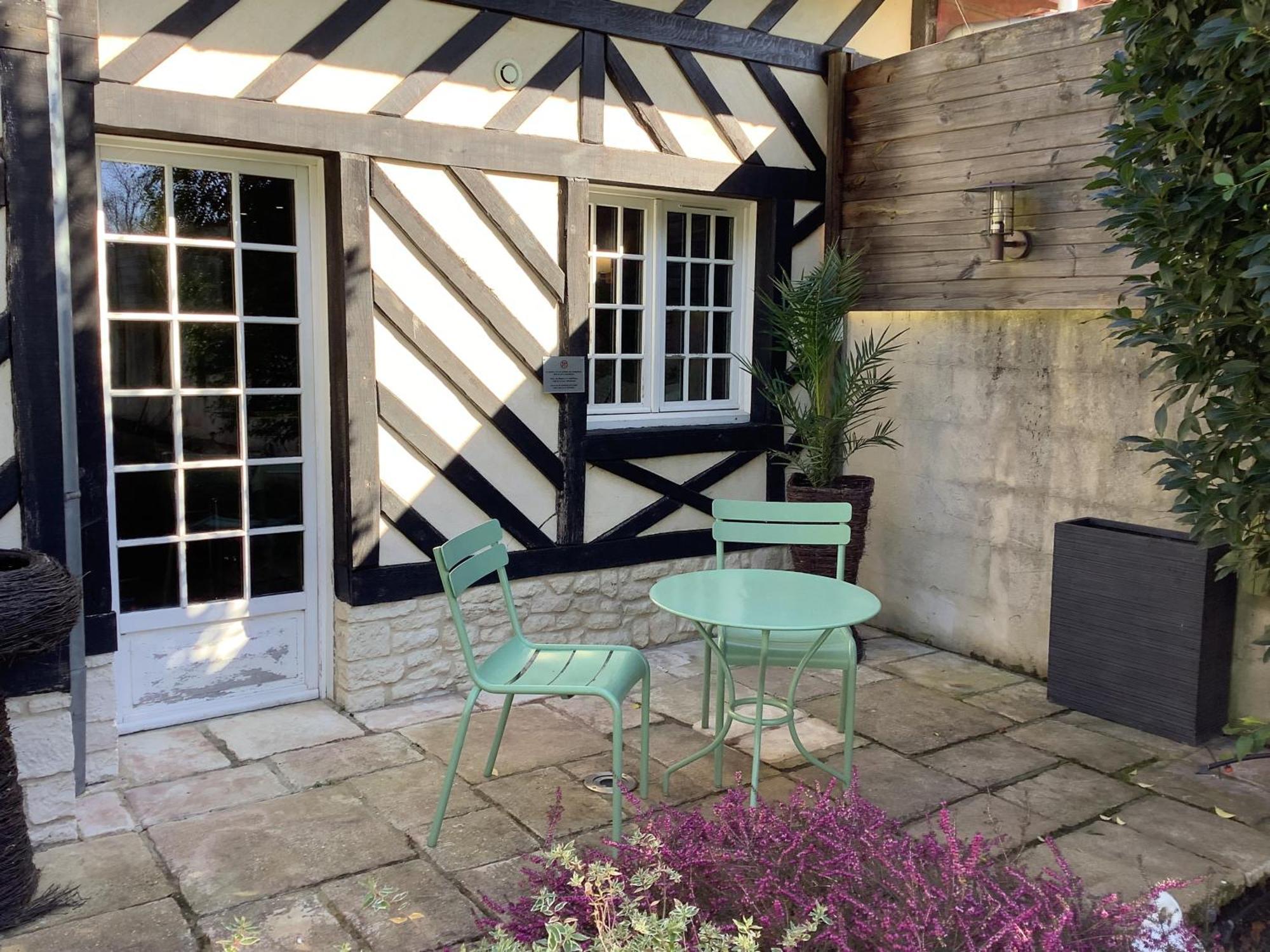 Manoir De La Croix-Sonnet Bed and Breakfast Trouville-sur-Mer Δωμάτιο φωτογραφία